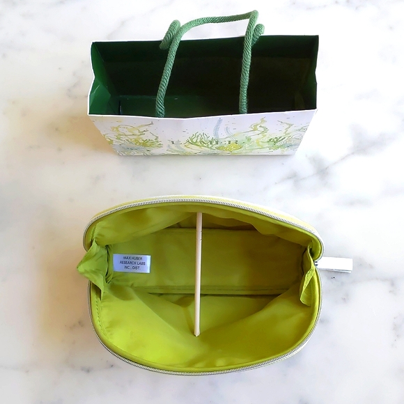 NWT. LA MER Cosmetic Bag with Multicolor Design Paper Bag. - Picture 3 of 4